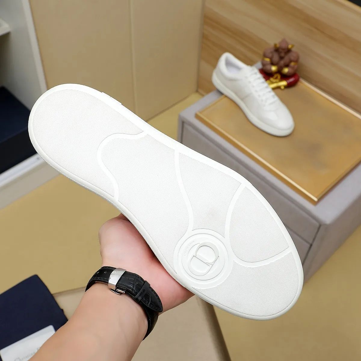 Men's clothing and shoes 💰540 💰🔥[Dior] High-end top-notch 🔝 purchasing agent 🔍🔍The latest 🇺🇸 counters are on sale simultaneously, original Italian calfskin (high-end, extravagance, and grade) with exquisite workmanship (cowhide Inner lining) Sole: Original sole provided by the original factory ⚠️Outsole. Comfortable, wear-resistant, non-slip, real-life photo🎬The real thing is more beautiful🔍Color: 4 colors available💕💕Number of yards: 39-44...